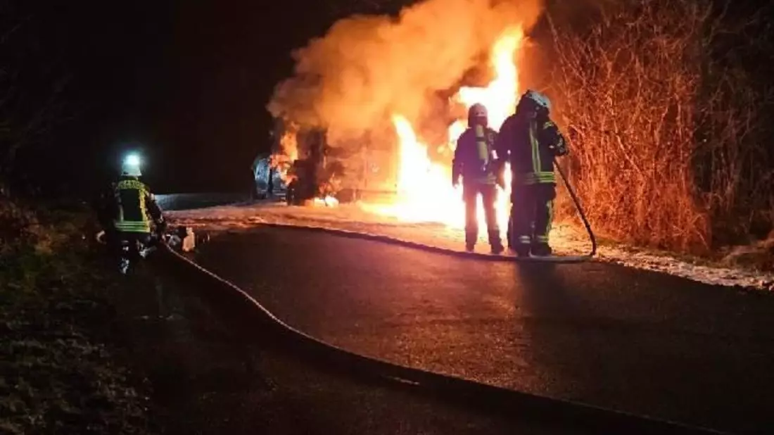 POL-CUX: PKW Brand in Bad Bederkesa (Foto im Anhang) - Bild: presseportal.de