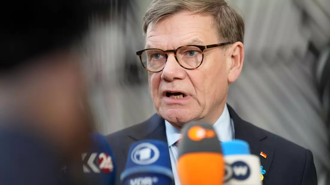 Hofft darauf, dass Ungarn seine Blockade schnell aufhebt: Deutschlands Außenminister Johann Wadephul. - Bild: Virginia Mayo/AP/dpa