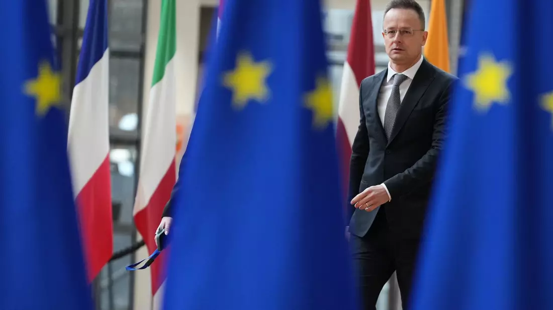 Kam mit einer klaren Ansage nach Brüssel: Ungarns Außenminister Peter Szijjarto. (Archivbild) - Bild: Virginia Mayo/AP/dpa