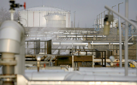 Hier kommt derzeit kein russisches Öl mehr an: Empfangsstation der Druschba-Ölpipeline in Ungarn. (Archivbild) - Foto: Zsolt Szigetvary/MTI/epa/dpa