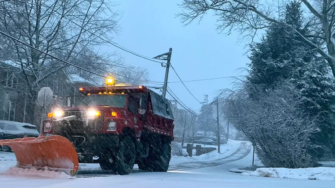 New Jersey rüstet sich für den heftigen Wintersturm.  - Bild: Pablo Salinas/AP/dpa