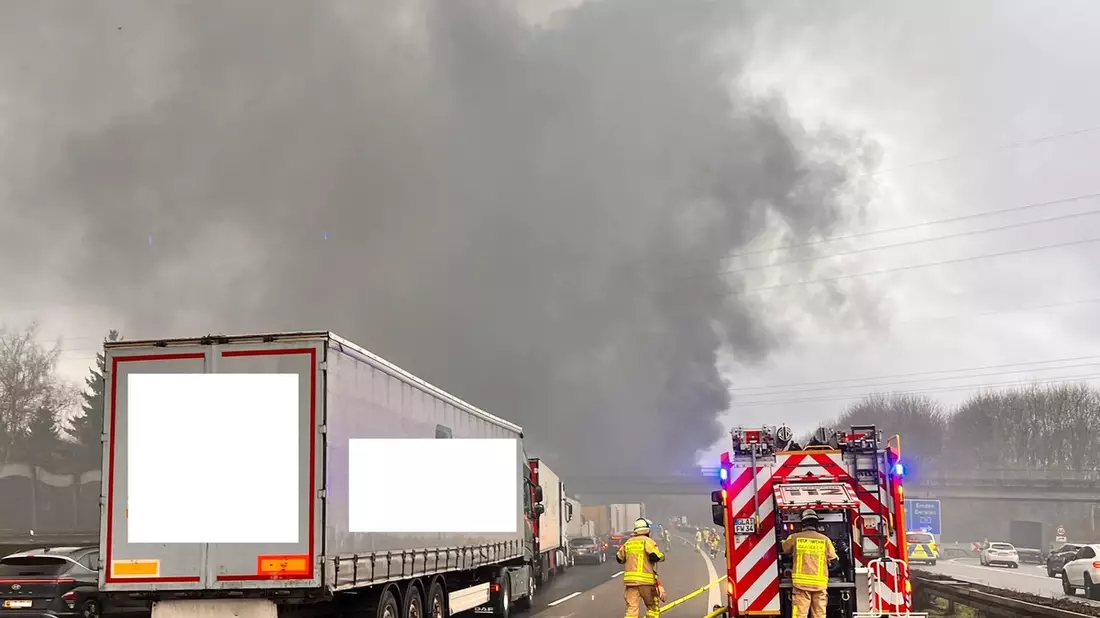 FW-GLA: Auffahrunfall auf der A2 - LKW in Vollbrand (Erstmeldung) - Bild: presseportal.de