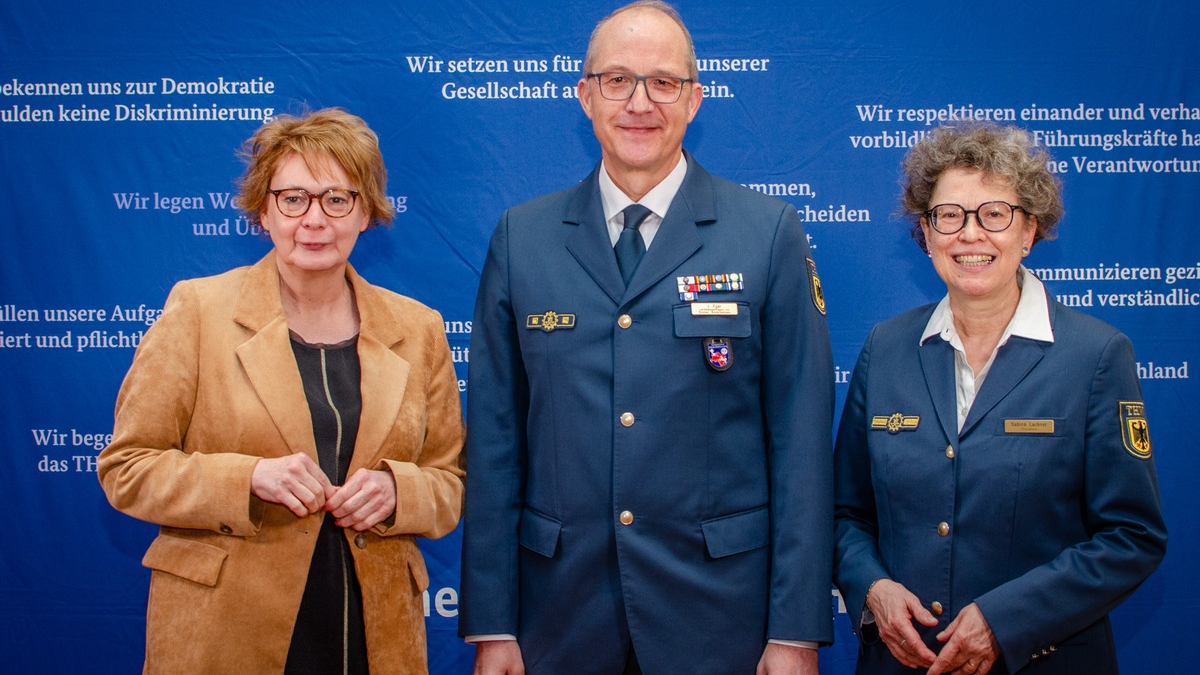 THW HB-NDS: Stabwechsel im Norden: Jörg Eger als neuer THW-Landesbeauftragter für Bremen und Niedersachsen eingeführt - Foto: presseportal.de