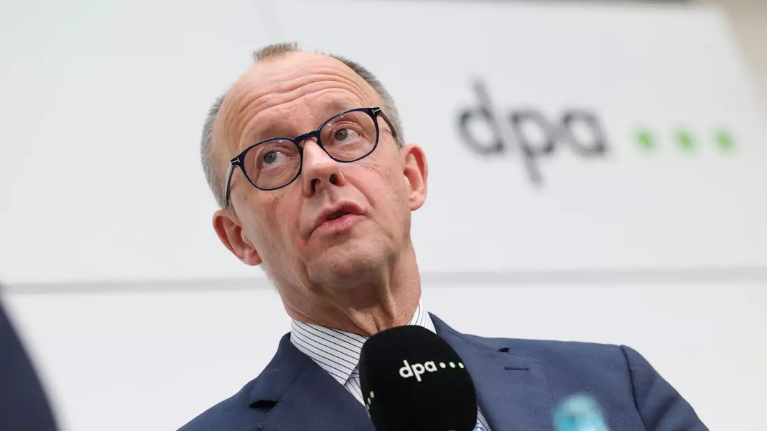 Ein Jahr nach der Bundestagswahl zieht der Kanzler Bilanz. - Bild: Christian Charisius/dpa
