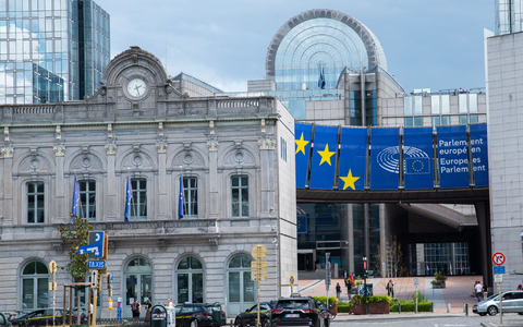 Die EU und die USA hatten sich vergangenes Jahr auf ein Zollabkommen geeinigt. (Archivbild) - Foto: Alicia Windzio/dpa