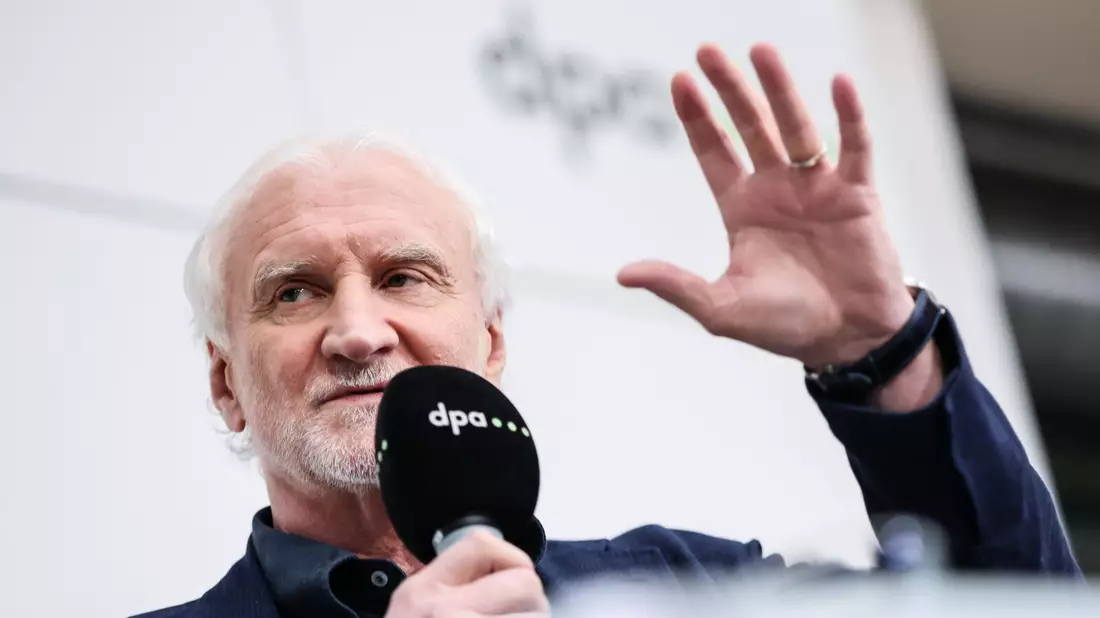Rudi Völler hält die Debatte um einen WM-Boykott für sinnlos. - Bild: Christian Charisius/dpa