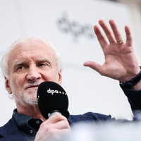 Rudi Völler hält die Debatte um einen WM-Boykott für sinnlos. - Foto: Christian Charisius/dpa
