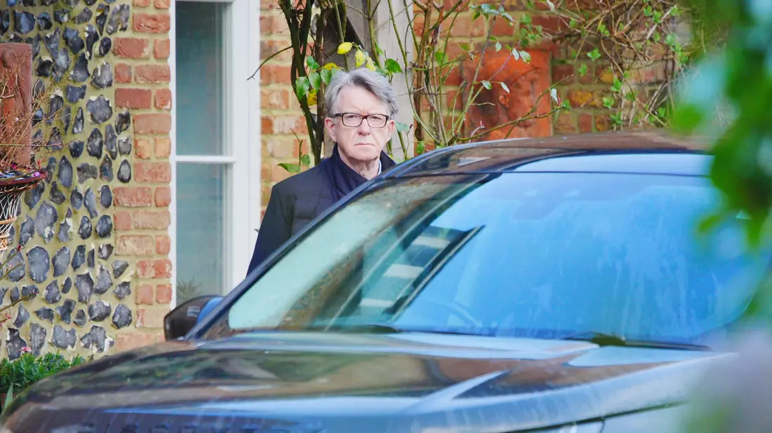 Der frühere britische Botschafter in den USA Peter Mandelson geriet wegen seiner Beziehung zum verstorbenen US-Multimillionär in den Fokus von Ermittlungen. (Archivfoto) - Bild: Ben Birchall/PA Wire/dpa