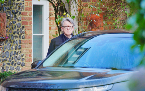 Der frühere britische Botschafter in den USA Peter Mandelson geriet wegen seiner Beziehung zum verstorbenen US-Multimillionär in den Fokus von Ermittlungen. (Archivfoto) - Foto: Ben Birchall/PA Wire/dpa