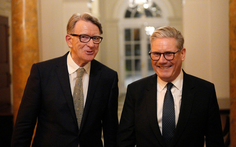 Die Affäre um Peter Mandelson (links) führte beinahe zum Sturz des britischen Premierministers Keir Starmer (rechts). (Archivfoto) - Foto: Carl Court/PA Wire/dpa