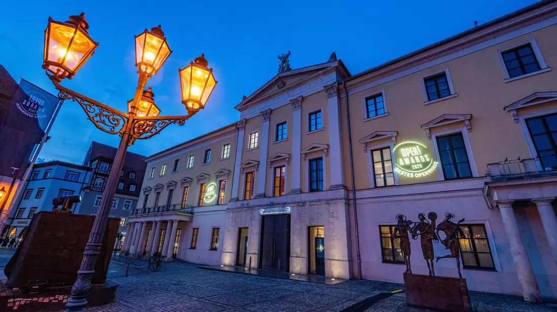 Das Theater Regensburg ist mit dem «Oper! Award» in der Kategorie «Bestes Opernhaus 2025» ausgezeichnet worden. - Bild: Armin Weigel/dpa