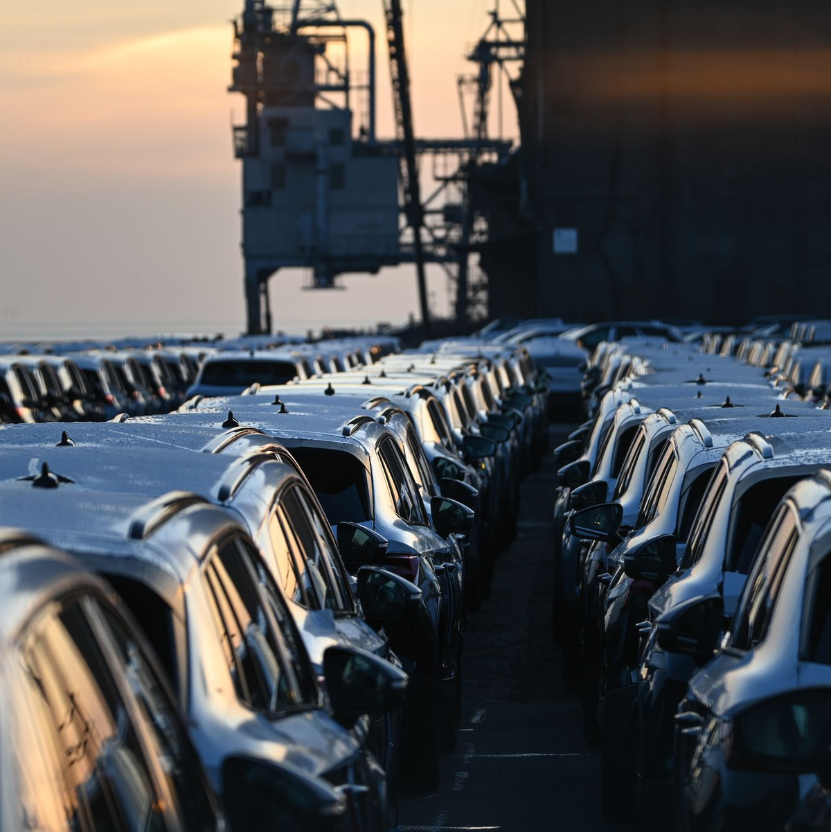 Die deutschen Autohersteller haben zuletzt deutlich an Absatz in China verloren. Als Grund gilt neben den hochsubventionierten neuen lokalen E-Auto-Marken auch eine neue Luxussteuer auf teure Autos, die vor allem deutsche Marken trifft. (Archivbild) - Foto: Lars Penning/dpa