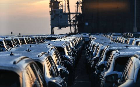 Die deutschen Autohersteller haben zuletzt deutlich an Absatz in China verloren. Als Grund gilt neben den hochsubventionierten neuen lokalen E-Auto-Marken auch eine neue Luxussteuer auf teure Autos, die vor allem deutsche Marken trifft. (Archivbild) - Foto: Lars Penning/dpa