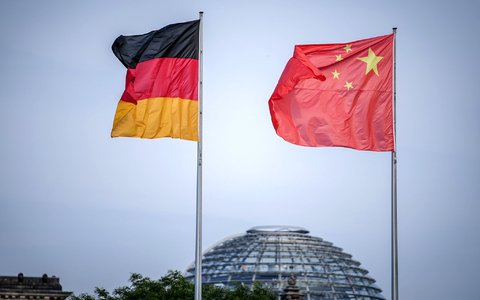Die Volksrepublik ist ein überragend wichtiger Markt für deutsche Unternehmen. Die deutsche Wirtschaft beklagt aber zunehmend Hemmnisse. Zugleich nimmt die weltweite Bedeutung Chinas als Wirtschaftsmacht zu. (Symbolbild) - Foto: Kay Nietfeld/dpa