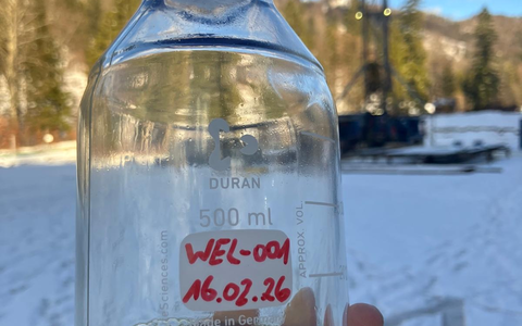 Leichtölprobe aus Welchau-Tests - Foto: ADX Energy über pressetext.de