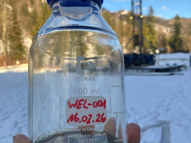 Leichtölprobe aus Welchau-Tests - Foto: ADX Energy über pressetext.de