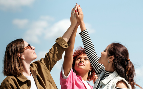 Frauen mit Migrationserfahrung - Foto: Shutterstock über pressetext.de