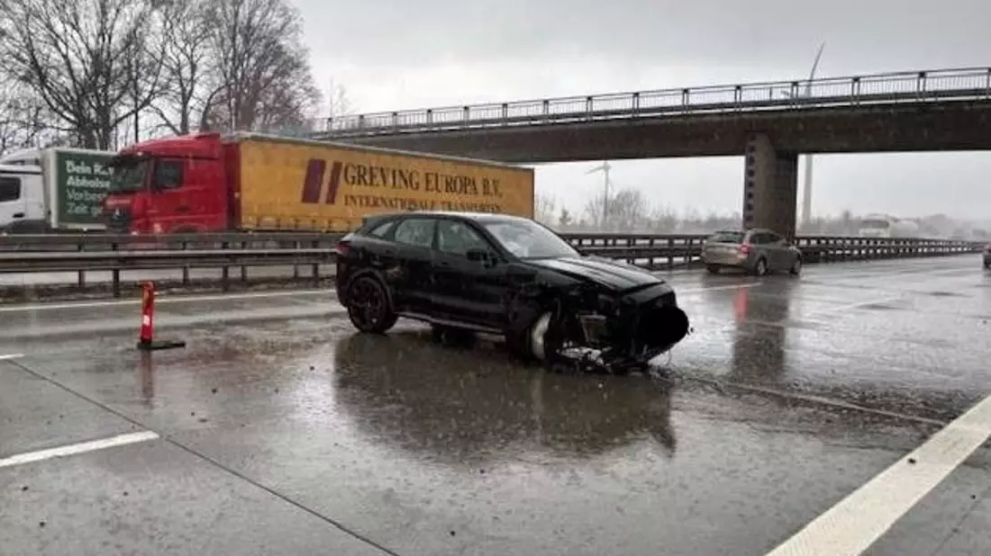 POL-ROW: ++ Glätteunfall mit zwei Leichtverletzten ++ Unfall beim Überholen - Zeugen gesucht ++ Mehrere Betrugsanrufe durch falsche Polizeibeamte ++ - Bild: presseportal.de