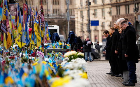 Die EU-Spitze und weitere europäische Regierungs- und Staatschefs sind am vierten Jahrestag des russischen Einmarsches in die Ukraine zu Gedenkveranstaltungen nach Kiew gereist. - Foto: Mads Claus Rasmussen/Ritzau Scanpix Foto/AP/dpa