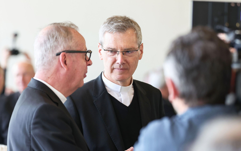 Heiner Wilmer ist neuer Vorsitzender der Bischofskonferenz  - Foto: Daniel Löb/dpa