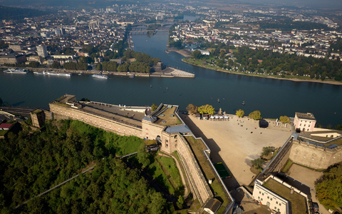 Die Leiche der Frau wurde unterhalb der Festung gefunden. (Symbolbild) - Foto: Thomas Frey/dpa