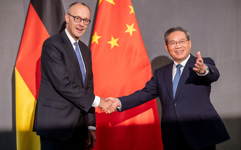 Den chinesischen Ministerpräsidenten Li hat Merz schon getroffen, am Mittwoch steht sein erstes persönliches Gespräch mit Präsident Xi in Peking an. (Archivbild) - Foto: Michael Kappeler/dpa