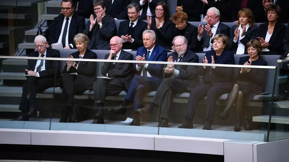 Zahlreiche frühere Spitzenpolitiker erweisen Süssmuth die letzte Ehre - Bild: Bernd von Jutrczenka/dpa