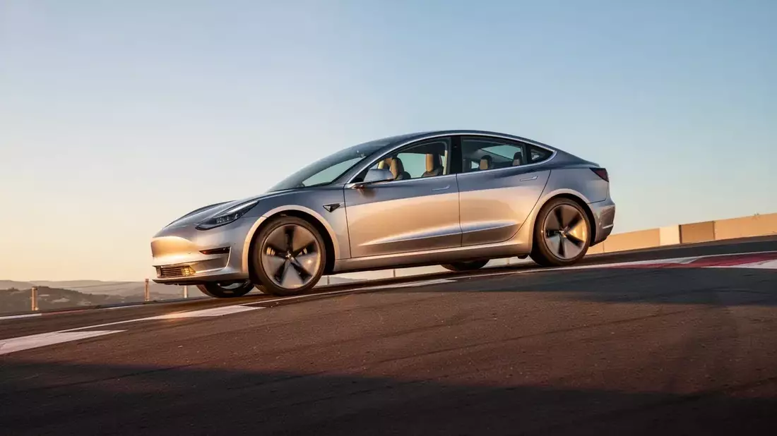 Tesla Aktie: Verkaufsdruck wächst - Bild: über boerse-global.de