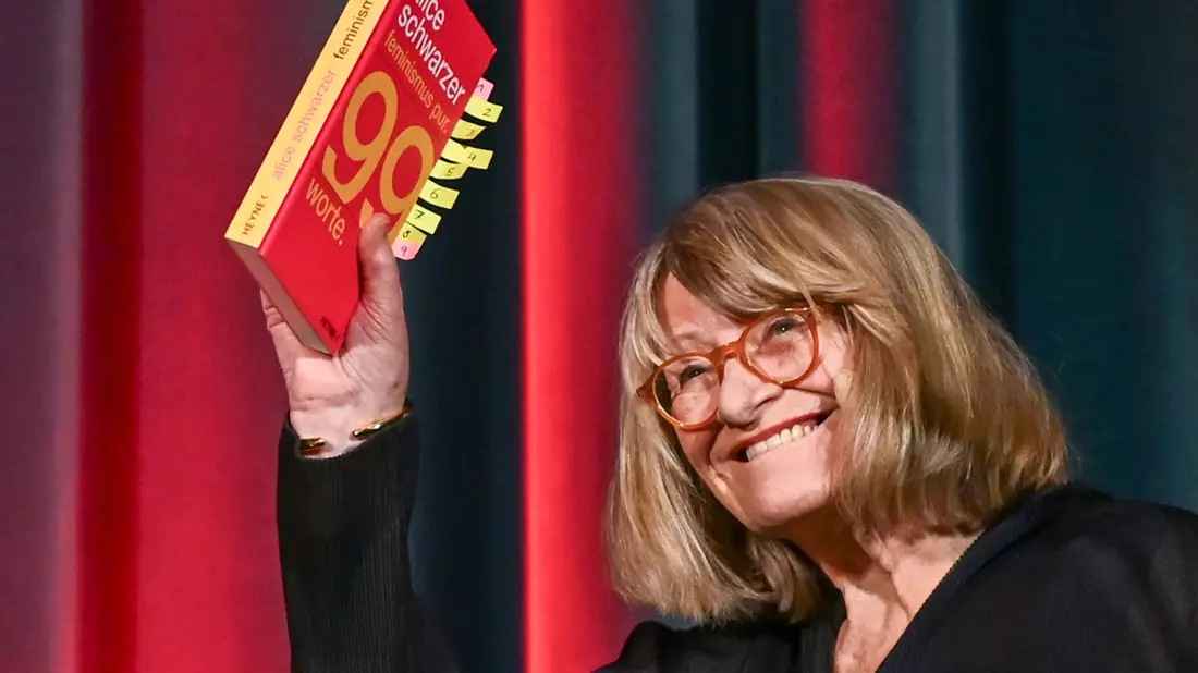 Jahrzehntelang engagiert für Frauenrechte: Alice Schwarzer - Bild: Jens Kalaene/dpa