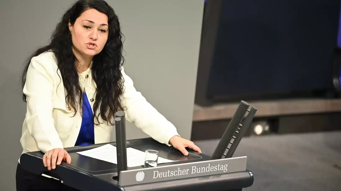 Lamya Kaddor aus Nordrhein-Westfalen ist für die Grünen seit 2021 im Bundestag. (Archivfoto) - Bild: Katharina Kausche/dpa