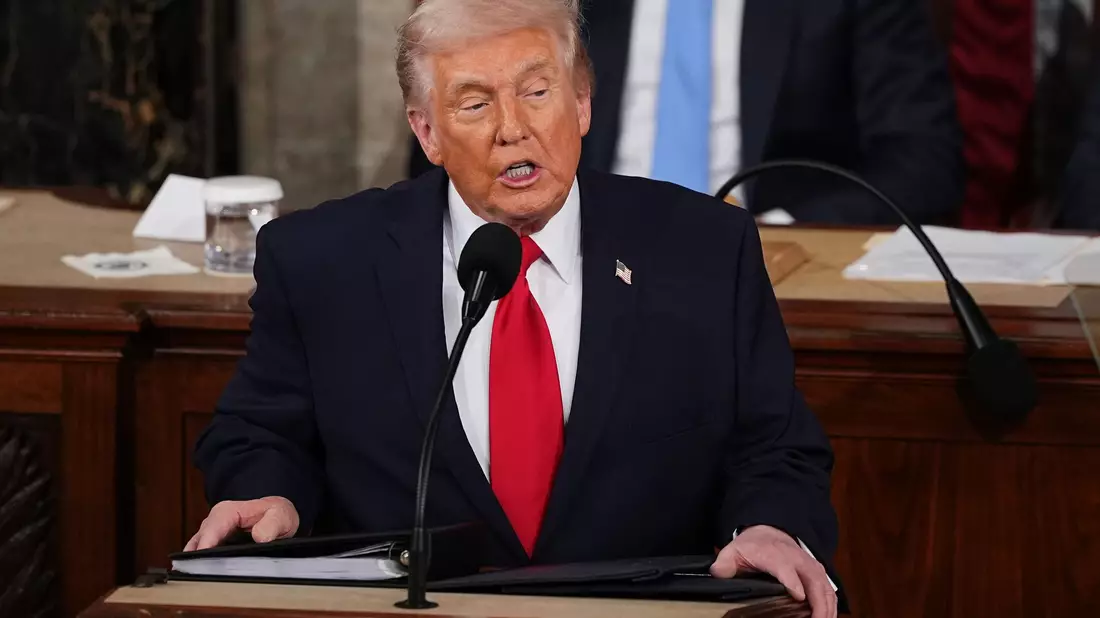 Die USA hätten jetzt die mit Abstand sichersten Grenzen in der Geschichte Amerikas - sagt Trump.  - Bild: Matt Rourke/AP/dpa
