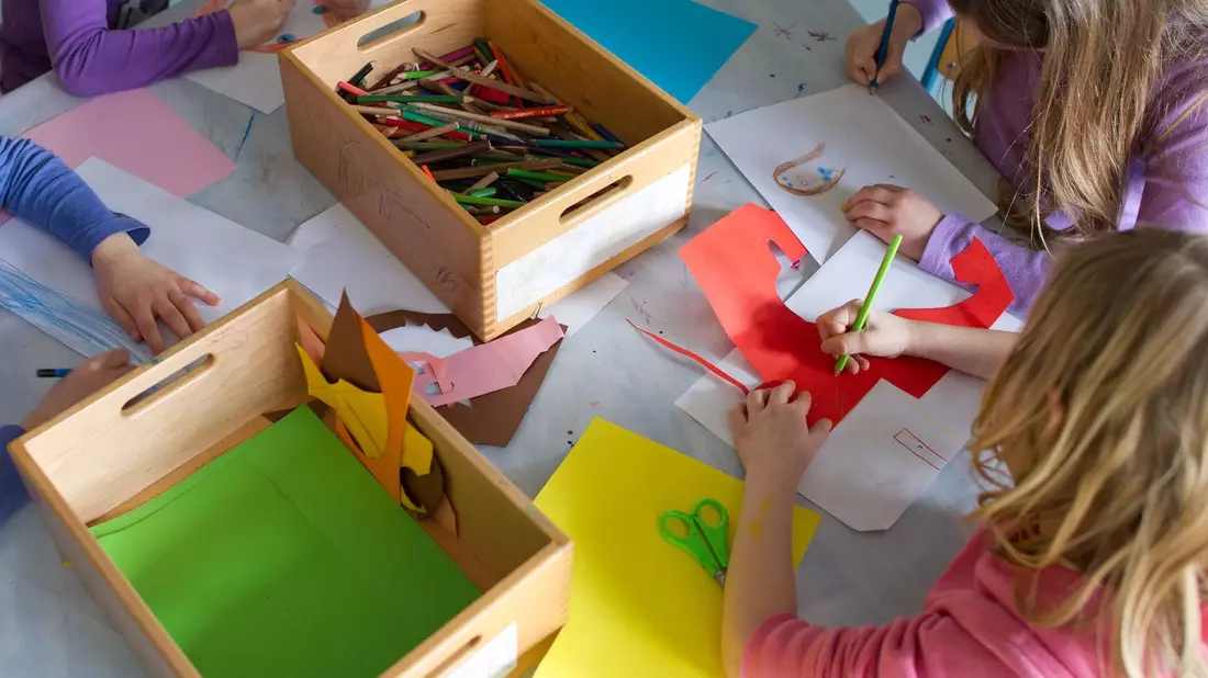 Auch nachmittags in der Schule: Ab Herbst haben Erstklässler einen Anspruch auf Ganztagsbetreuung. (Symbolbild) - Bild: Uwe Anspach/dpa