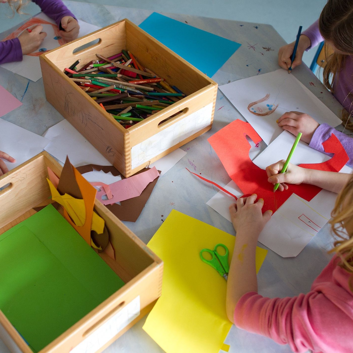 Auch nachmittags in der Schule: Ab Herbst haben Erstklässler einen Anspruch auf Ganztagsbetreuung. (Symbolbild) - Foto: Uwe Anspach/dpa