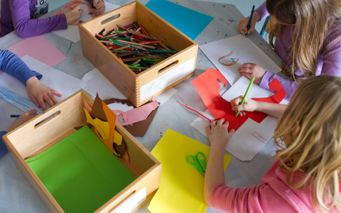 Auch nachmittags in der Schule: Ab Herbst haben Erstklässler einen Anspruch auf Ganztagsbetreuung. (Symbolbild) - Foto: Uwe Anspach/dpa