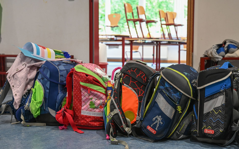 Aus Sicht der IW-Experten geht es bei dem Anspruch auf Ganztagsbetreuung nicht nur darum, den Eltern die Chance auf Berufstätigkeit zu geben - es gehe auch um Teilhabe, meinen die Forscher. (Symbolbild) - Foto: Arne Dedert/dpa