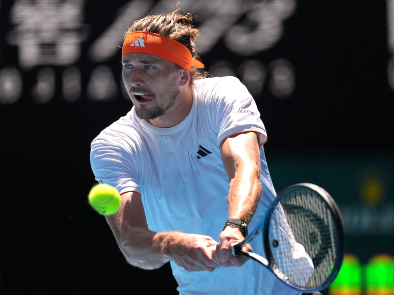 Alexander Zverev schaffte in Acapulco ungefährdet den Sprung ins Achtelfinale. (Archivbild) - Foto: Dita Alangakra/AP/dpa