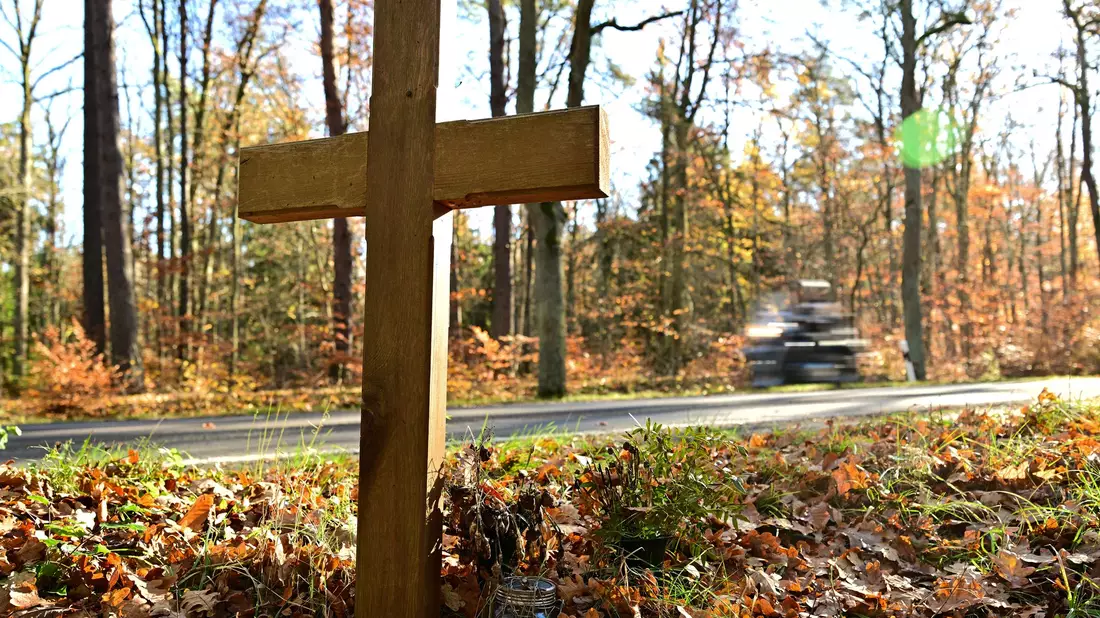 2.814 Menschen starben im letzten Jahr auf Deutschlands Straßen. (Symbolbild) - Bild: Sebastian Gollnow/dpa
