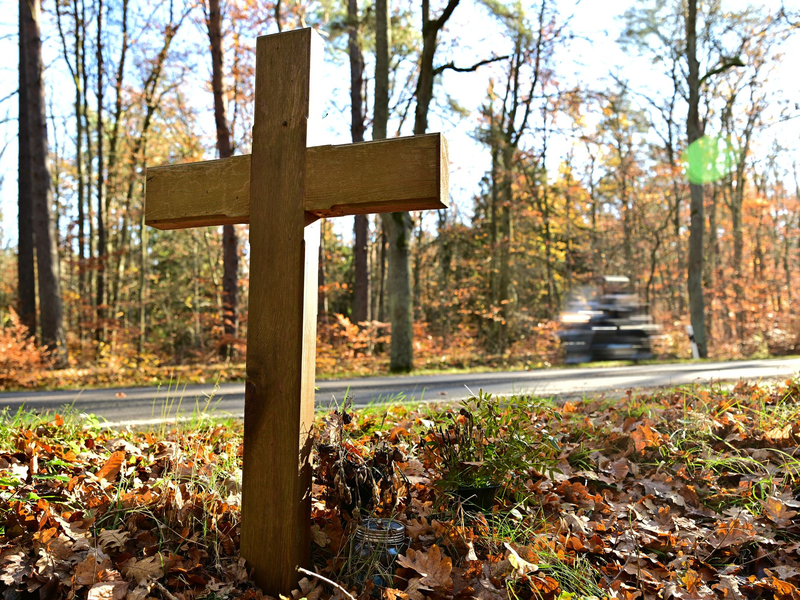 2.814 Menschen starben im letzten Jahr auf Deutschlands Straßen. (Symbolbild) - Foto: Sebastian Gollnow/dpa
