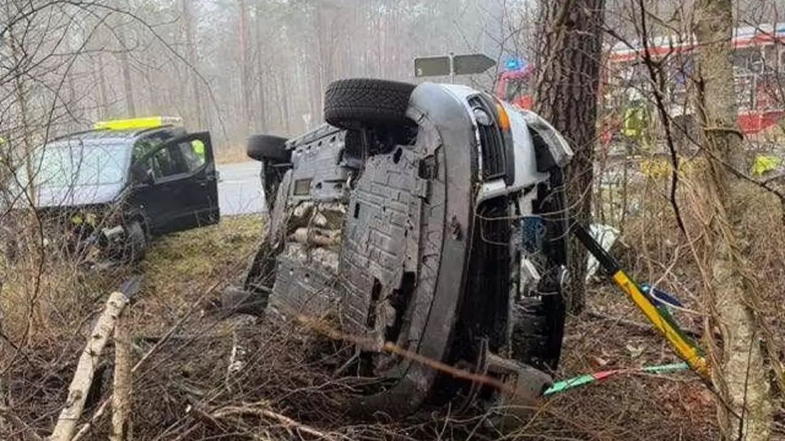 POL-CUX: Schwerer Verkehrsunfall im Bereich Hagen im Bremischen - Drei Personen verletzt, zwei davon schwer (Foto im Anhang) - Bild: presseportal.de