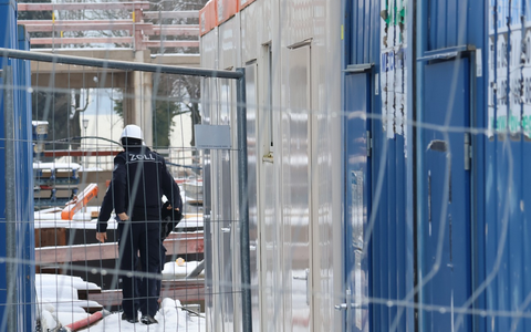 HZA-RO: Mindestlohnprüfung des ZOLLs in sogenannten Risikobranchen / Hauptzollamt Rosenheim mit zahlreichen Kräften im Einsatz - Foto: presseportal.de