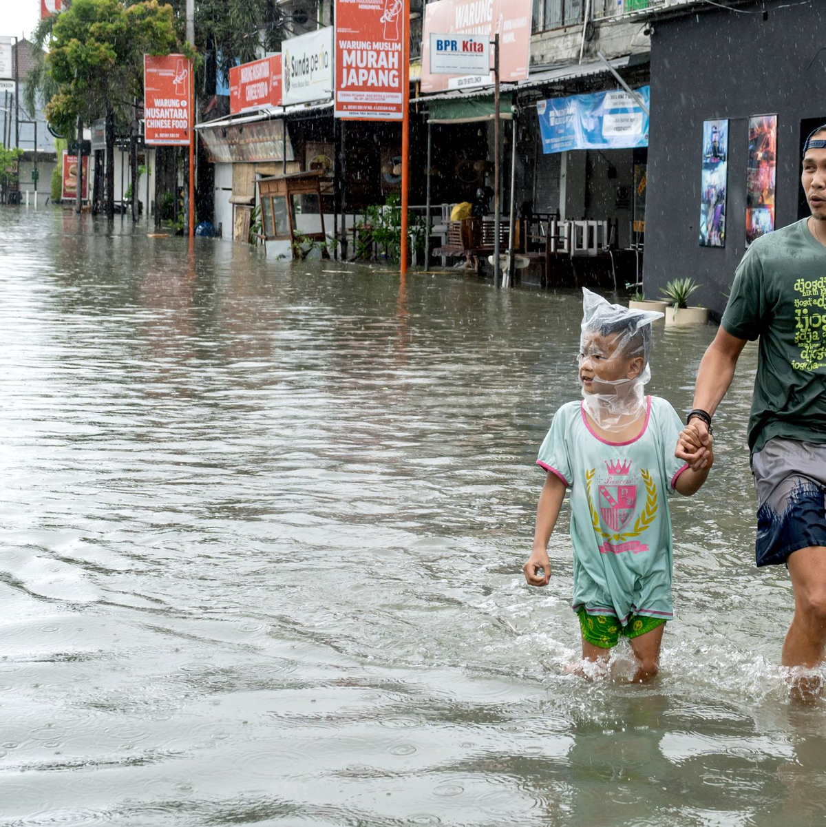 Vor allem beliebte Urlaubsorte im Süden der Insel sind betroffen. - Foto: Dicky Bisinglasi/XinHua/dpa
