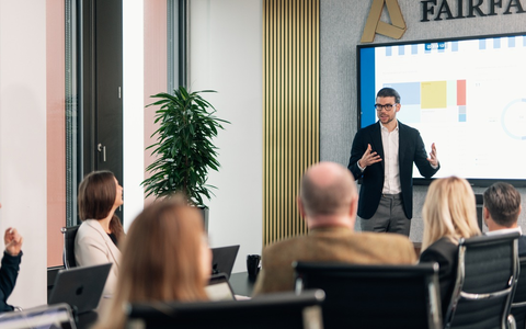 KI in der Führung: Felix Anrich von FAIRFAMILY erklärt, warum Technologie nur mit Struktur wirkt - Foto: presseportal.de