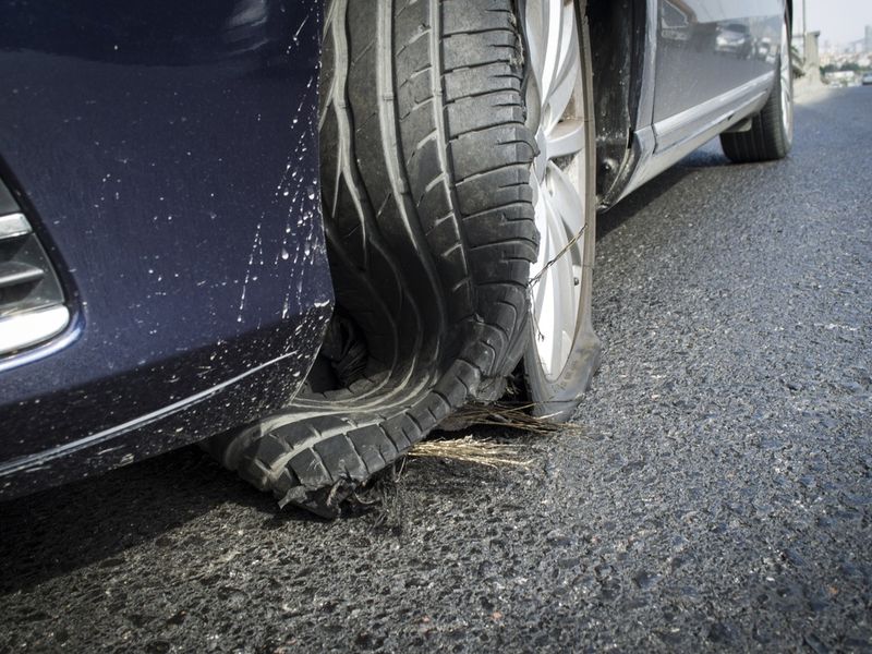 Reifenplatzer auf der Autobahn: Sekunden entscheiden über Sicherheit - Foto: presseportal.de