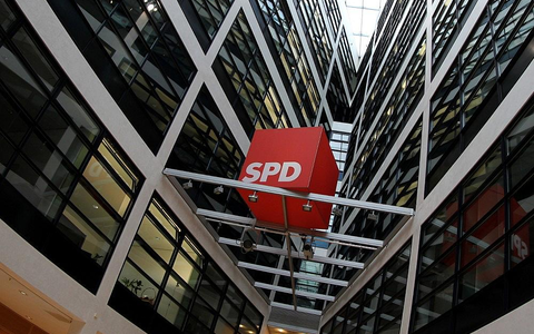 SPD-Logo im Willy-Brandt-Haus (Archiv) - Foto: via dts Nachrichtenagentur