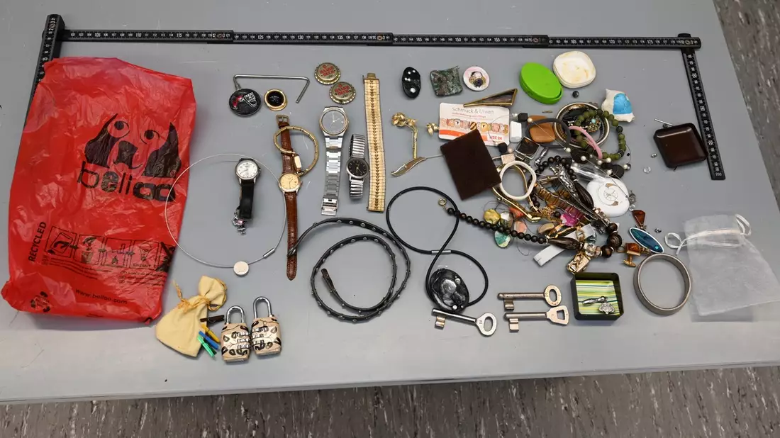 POL-VER: +Polizei sucht Schmuckeigentümer+ - Bild: presseportal.de