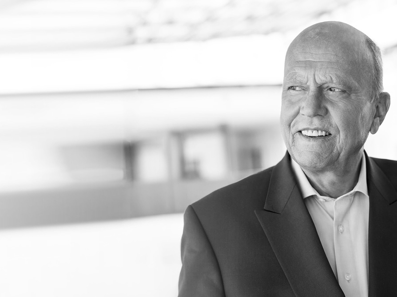 zeb trauert um Henner Schierenbeck / Mitgründer der Unternehmensberatung und langjähriger Ordinarius für Bankmanagement und Controlling im Alter von 79 Jahren verstorben - Foto: presseportal.de