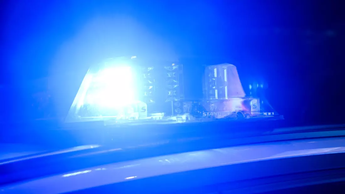 Zwei Arbeiter sind am frühen Morgen im Inneren einer Windkraftanlage mit einem Arbeitskorb in die Tiefe gestürzt und ums Leben gekommen. (Symbolbild)  - Bild: Julian Stratenschulte/dpa