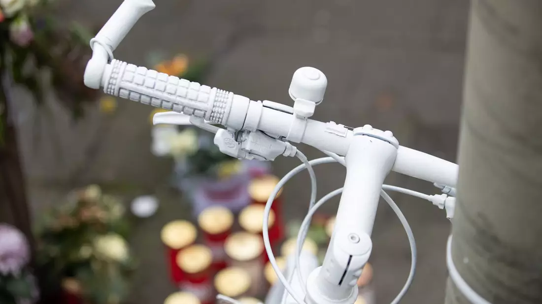 Die Zahl der getöteten Radfahrer stieg um vier Prozent. (Symbolbild) - Bild: Friso Gentsch/dpa
