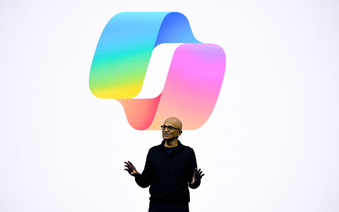 Microsoft-Konzernchef Satya Nadella umwirbt europäische Kunden mit Sicherheitsgarantien. - Foto: Sven Hoppe/dpa