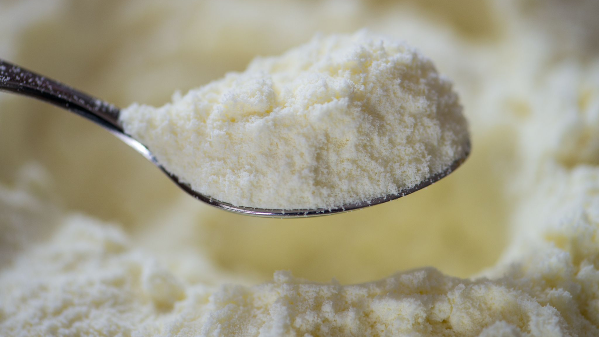 Der Giftstoff Cereulid wurde bei Kontrollen in Milchpulver entdeckt. (Symbolbild) - Foto: Armin Weigel/dpa